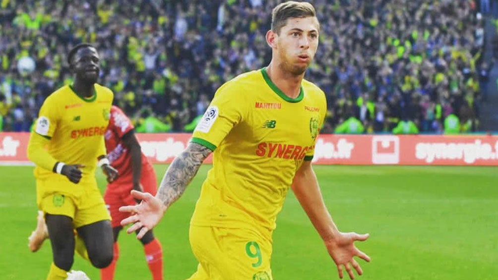 Emiliano Sala festeja un gol