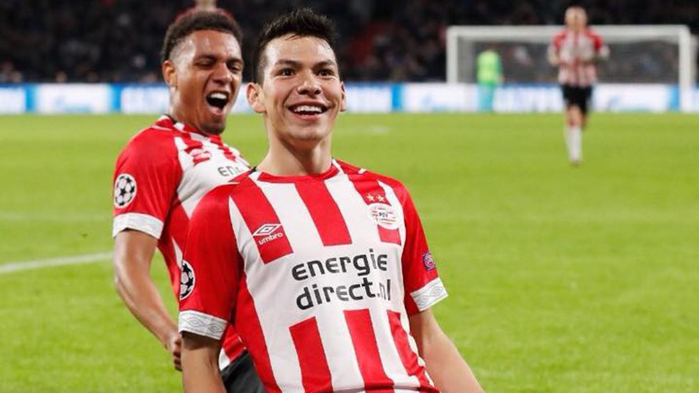 Lozano festeja un gol con PSV 