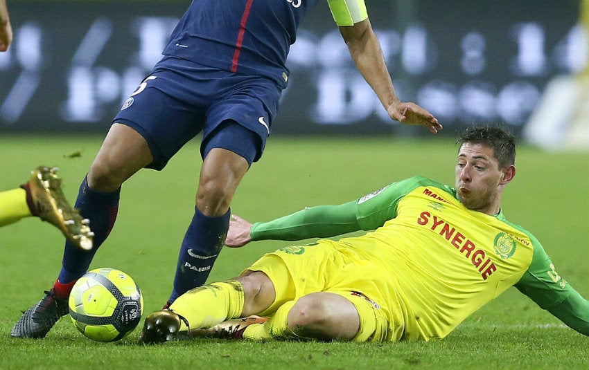 Sala se barre en un partido de la Ligue 1 