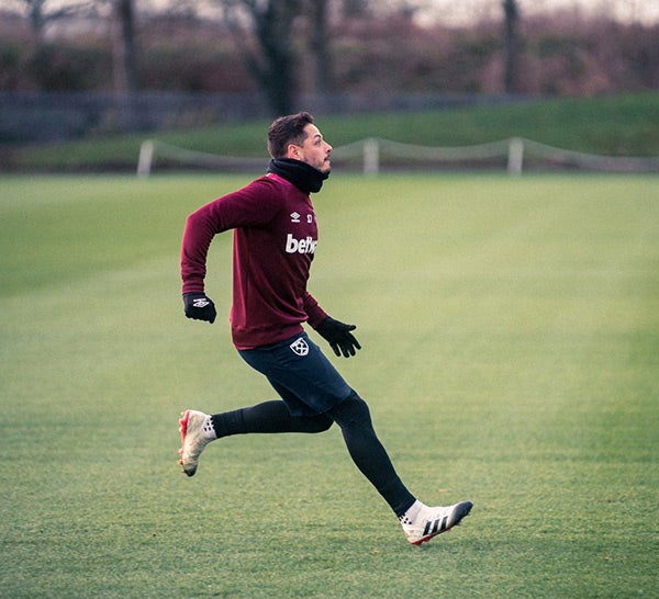 Chicharito, durante entrenamiento con el West Ham 