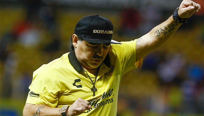 Maradona dirigiendo un partido de Dorados 