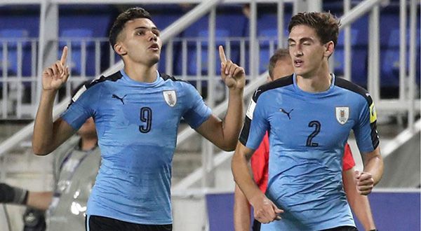  Schiappacasse festeja un gol con Uruguay en el Mundial Sub 20