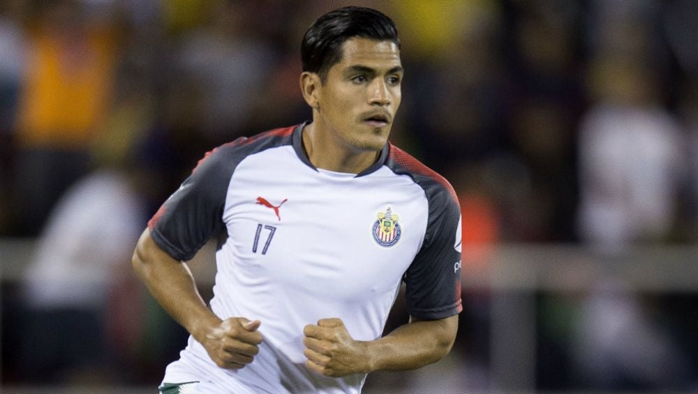 Jesús Sánchez, durante un entrenamiento con Chivas