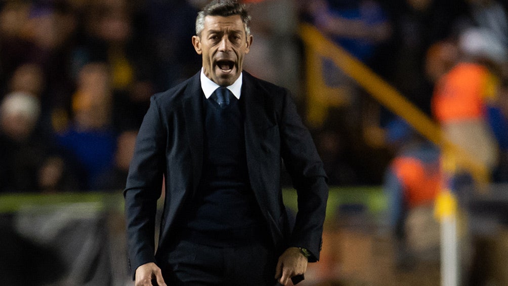 Pedro Caixinha da gritos en juego de Cruz Azul 