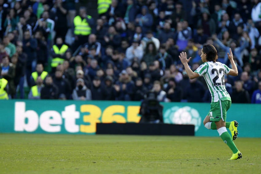 Lainez durante su debut con el Betis 