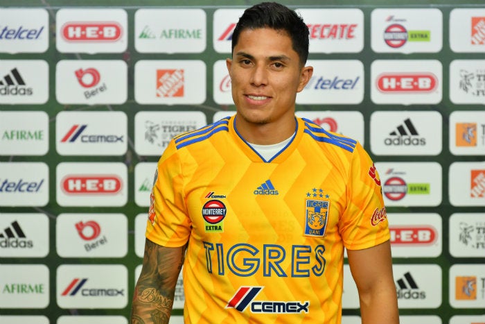 Salcedo en su presentación como refuerzo de Tigres 