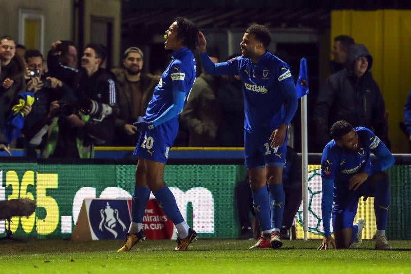 Jugadores del Wimbledon celebran uno de los goles ante los Hammers