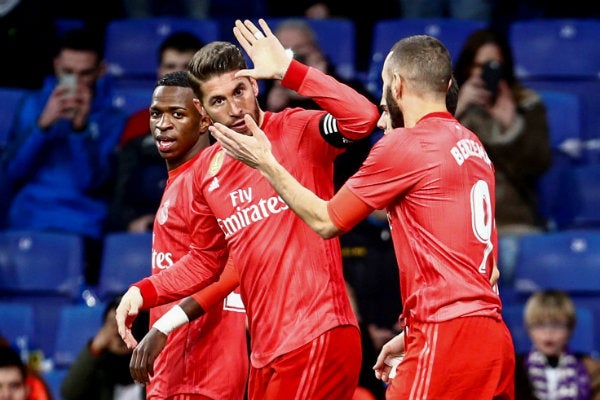 Benzema celebra con Sergio Ramos su anotación ante el Espanyol