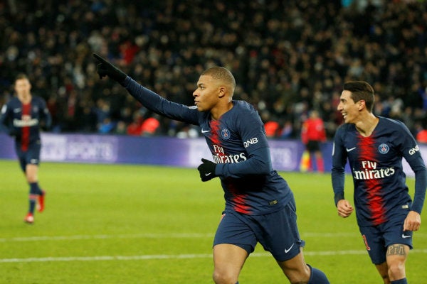 Mbappé festeja una anotación con el PSG