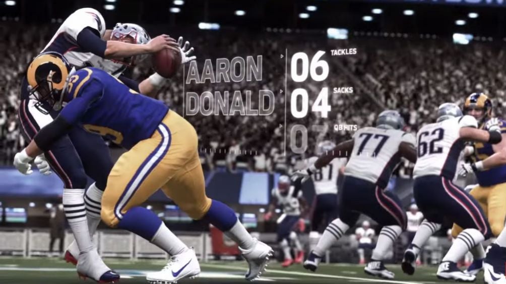 Aaron Donald tackleando a Tom Brady en el Madden 19