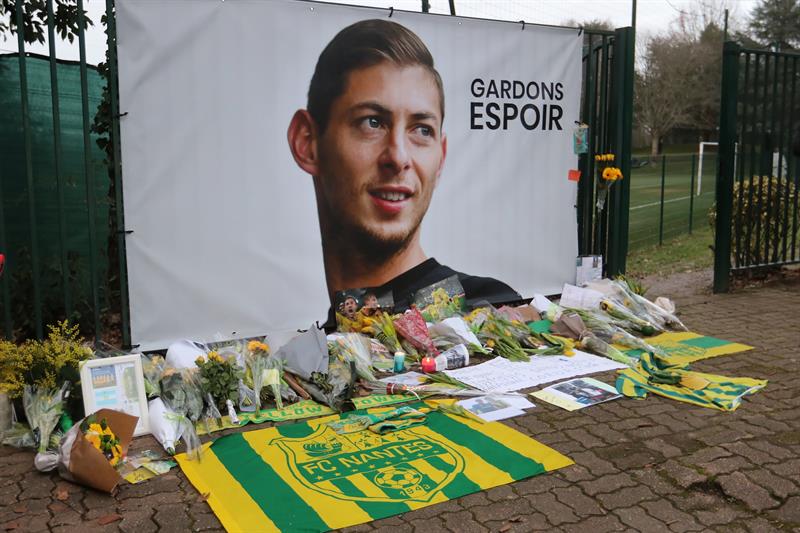 Aficionados del Nantes homenajean a Sala