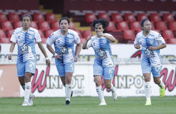 Pachuca Femenil celebra una anotación frente a Veracruz