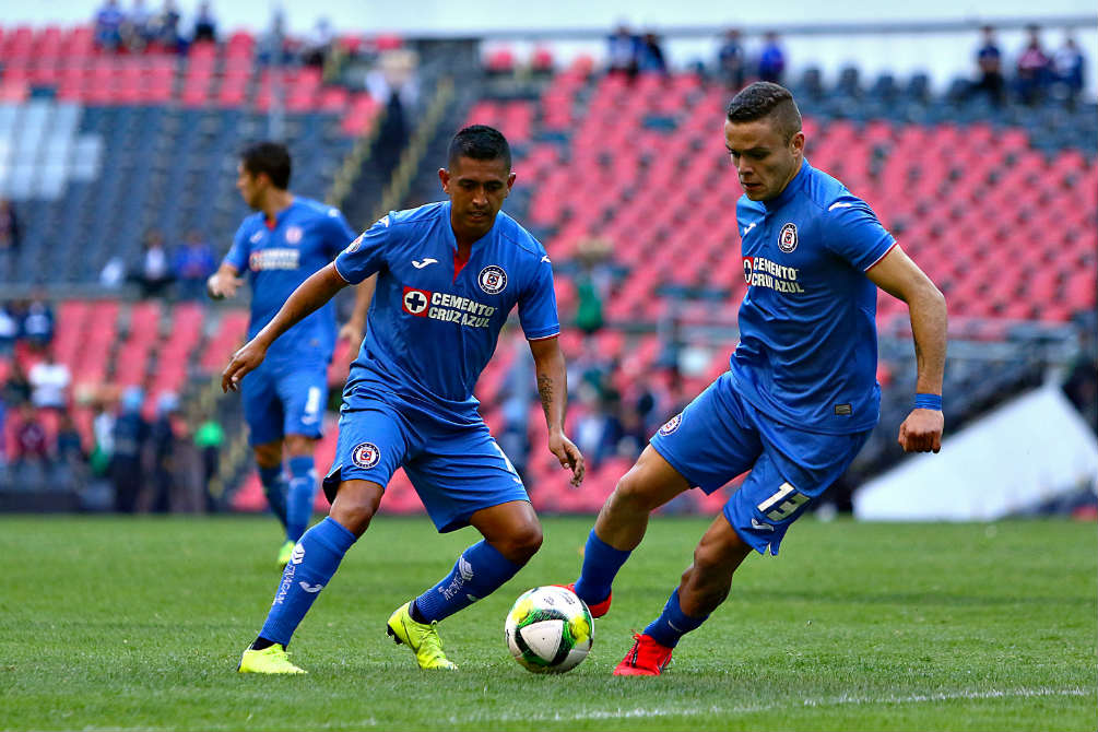 Elías Herández y Jonathan Rodríguez durante un juego del Azul