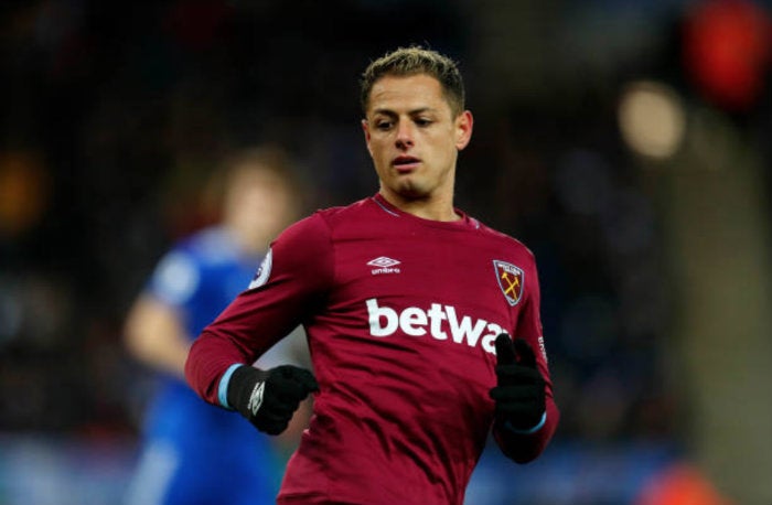 Chicharito en un juego con el West Ham