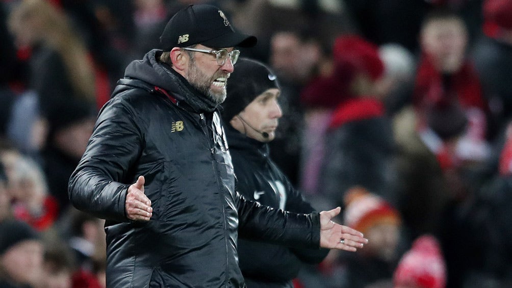 Kloop reclama en juego del Liverpool contra el Leicester