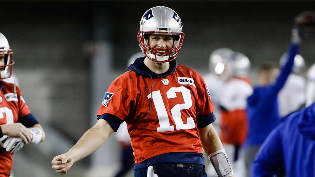 Tom Brady en un entrenamiento de los Patriots