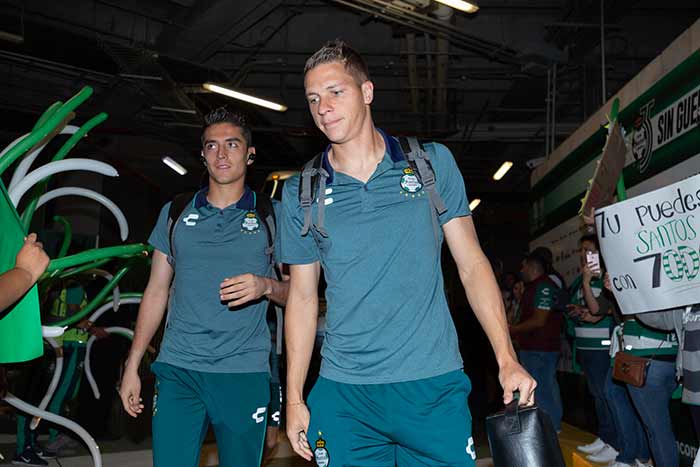 Furch antes de un partido de los Guerreros