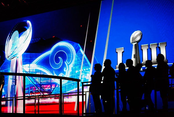 Aficionados disfrutan del NFL Experience