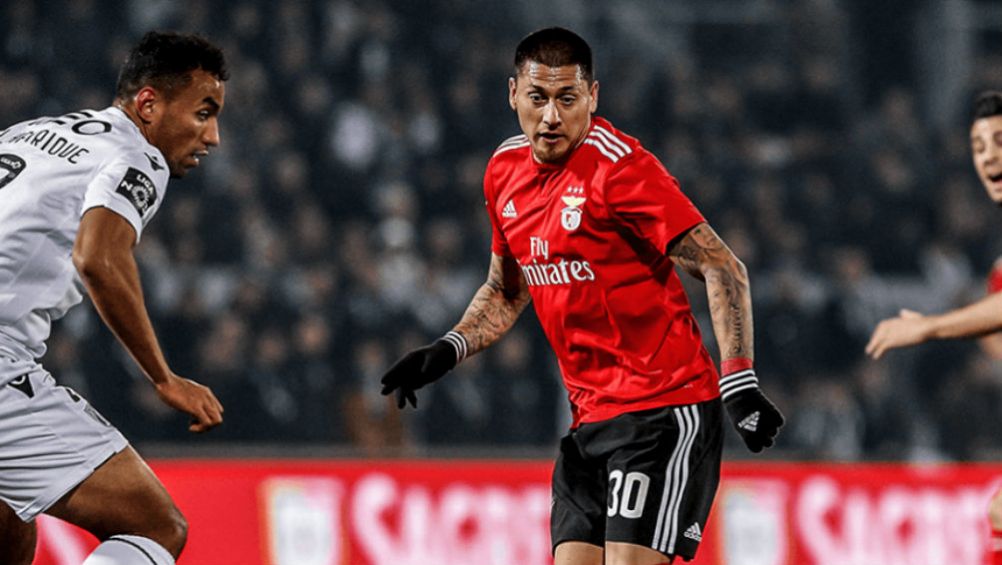 Nicolás Castillo en un partido del Benfica