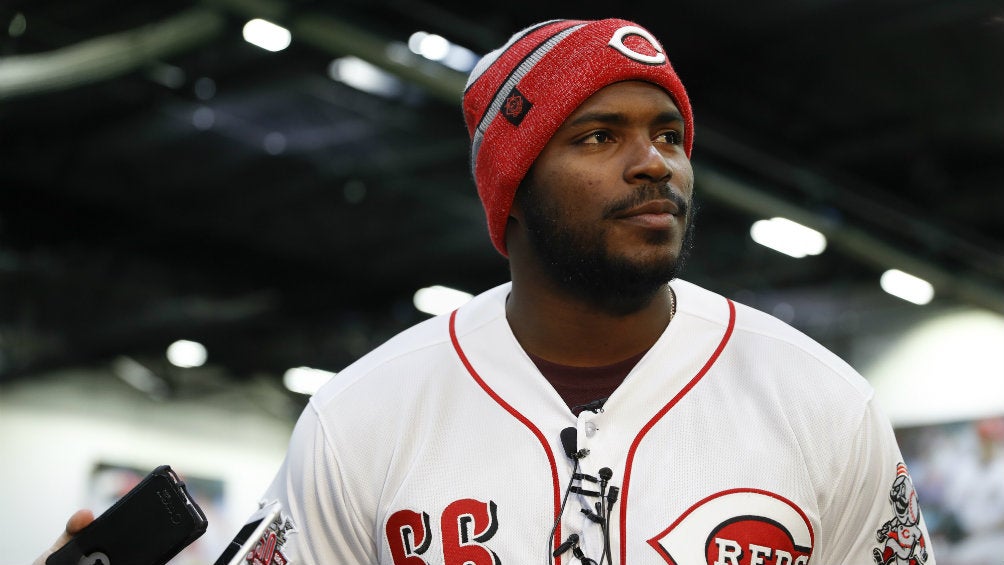 Yasiel Puig en su presentación con los Rojos de Cincinnati