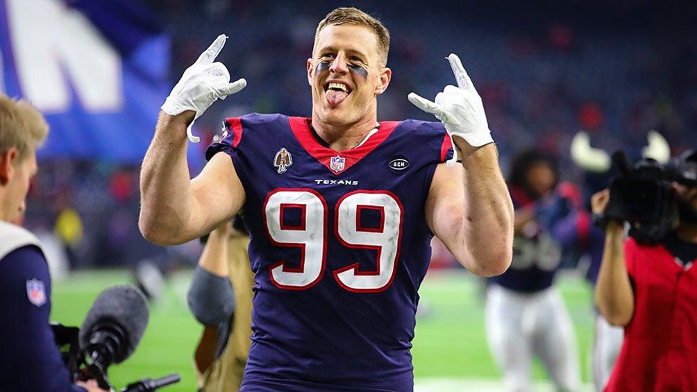 JJ Watt celebra tras una victoria con los Texans