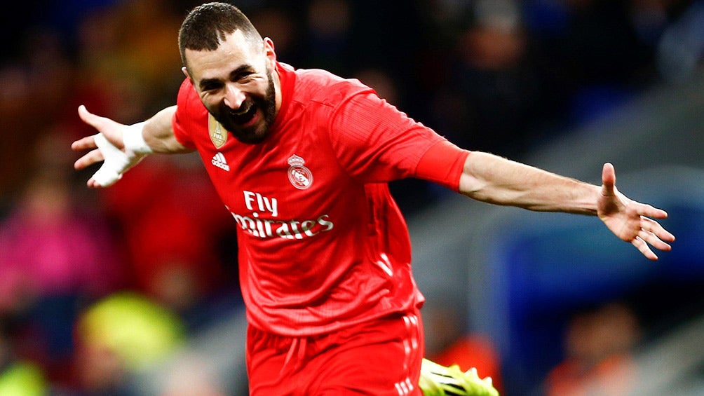 Karim Benzema celebra gol con el Real Madrid