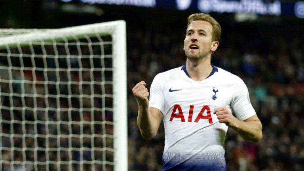 Kane festeja anotación en Wembley 