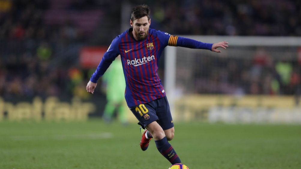 Messi controla el balón en el juego entre Barcelona y Leganés