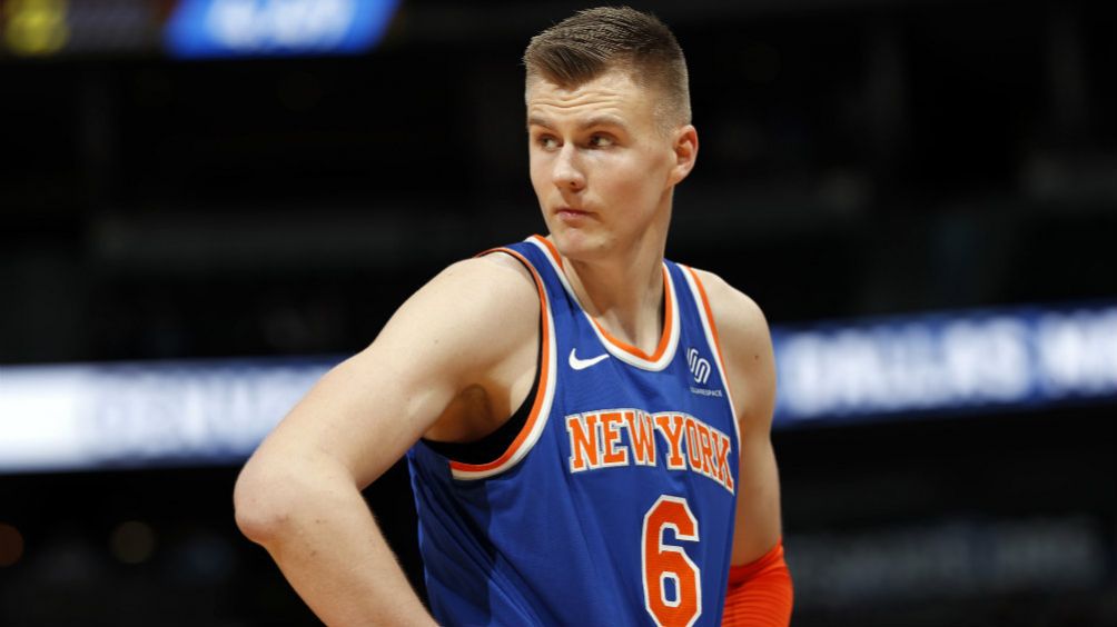 Kristaps Porzingis durante un juego con los NY Knicks