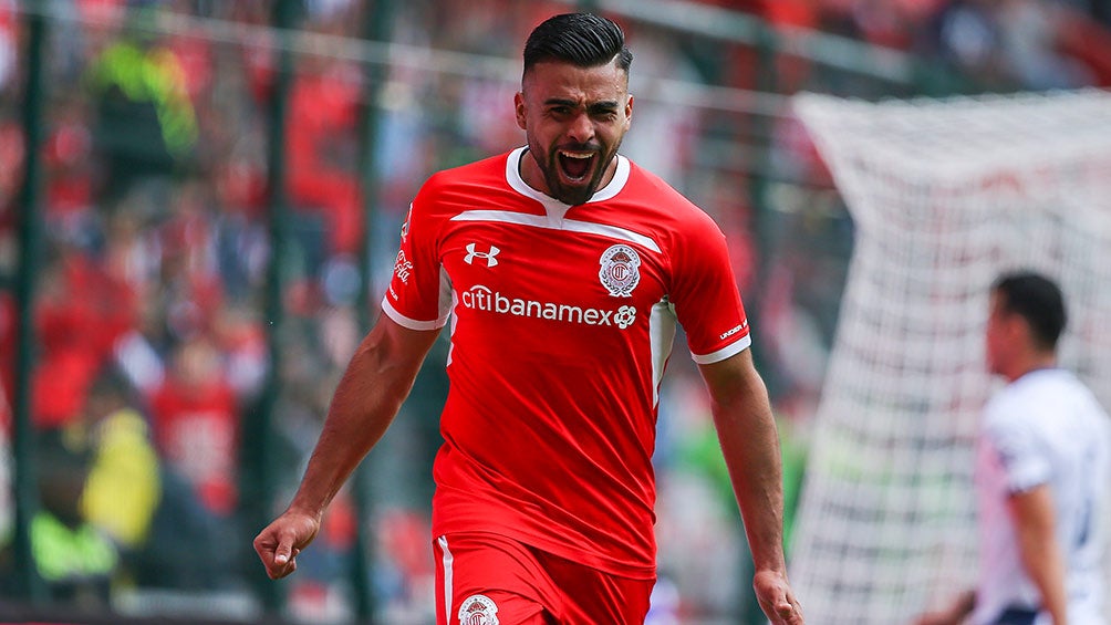 Pedro Canelo festeja un gol con Toluca