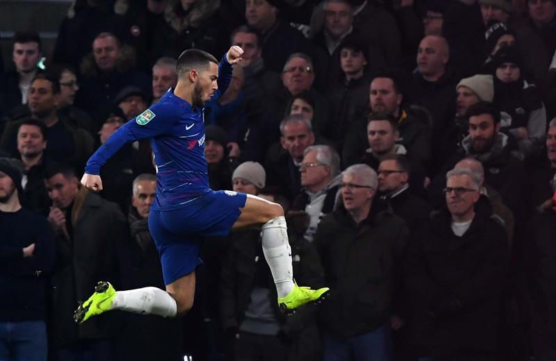 Hazard celebra una anotación con el Chelsea