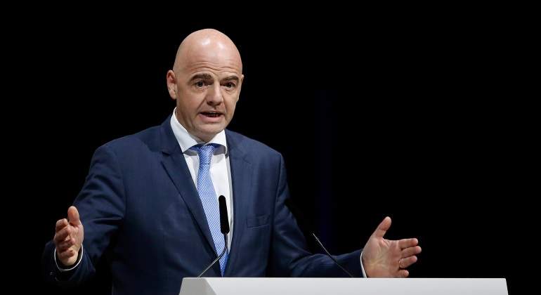 Infantino habla en un evento público 