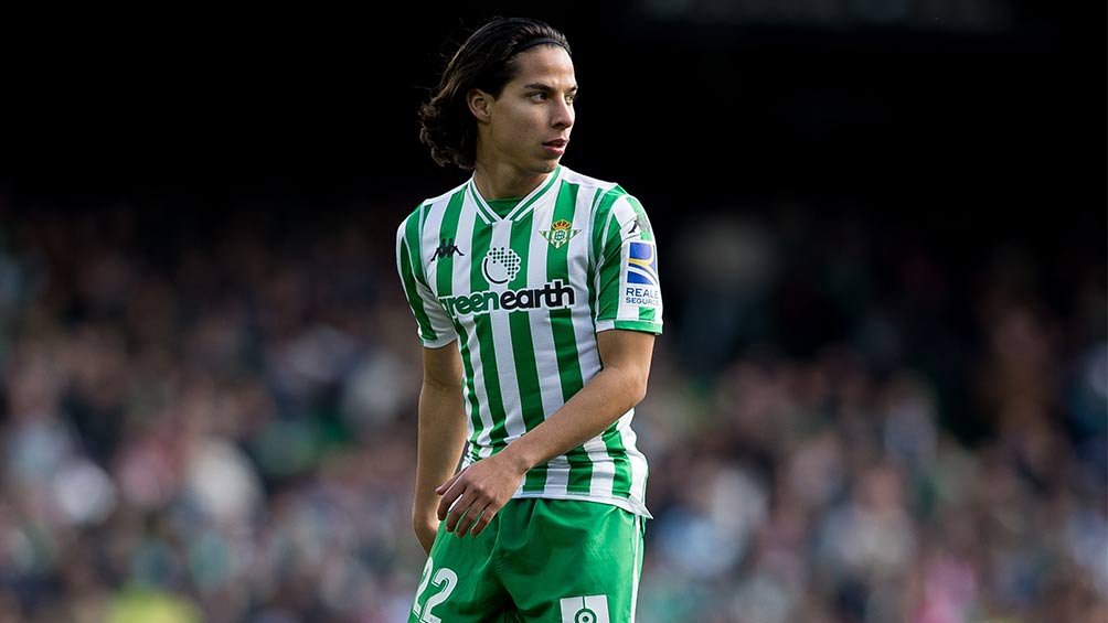 Lainez durante un partido con el Betis 