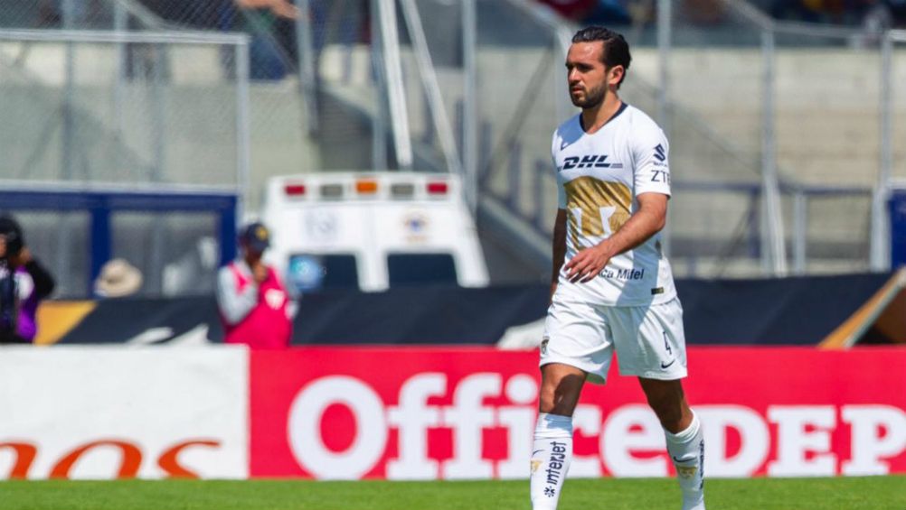 Luis Quintana abandona la cancha