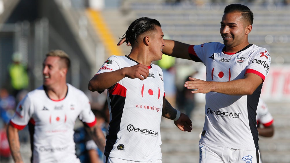 Lobos BUAP festeja gol de Chirinos