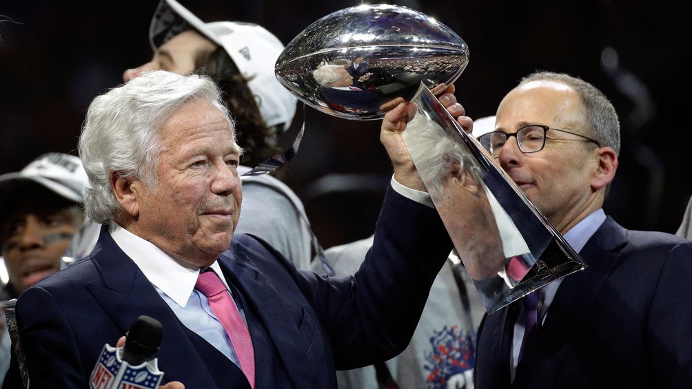 Kraft levanta el Vince Lombardi en el Mercedes-Benz Stadium