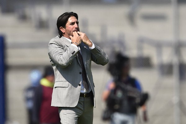 Marioni dirige a sus pupilos en encuentro ante Monterrey