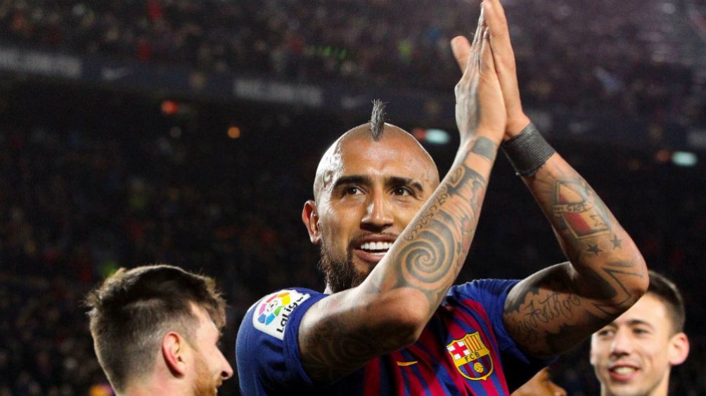 Arturo Vidal celebra una anotación con el Barcelona