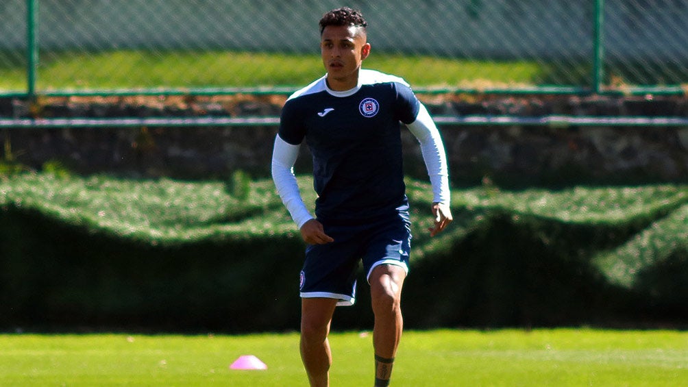 Yoshimar Yotún, durante entrenamiento de Cruz Azul 