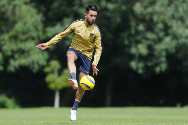 Quintana durante un entrenamiento con Pumas