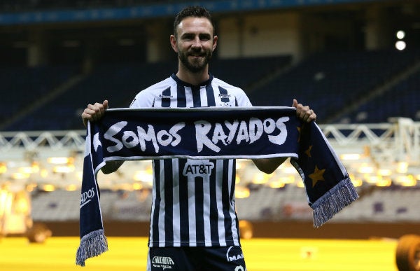 Layún durante su presentación con Rayados