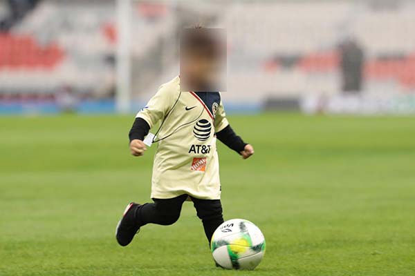 Hijo de Nico Castillo juega futbol en el Estadio Azteca