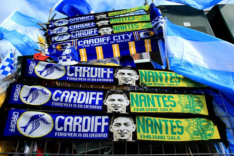 Bufandas de Cardiff y Nantes