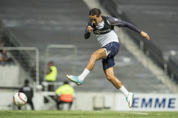 Efraín Juárez durante un entrenamiento con Rayados