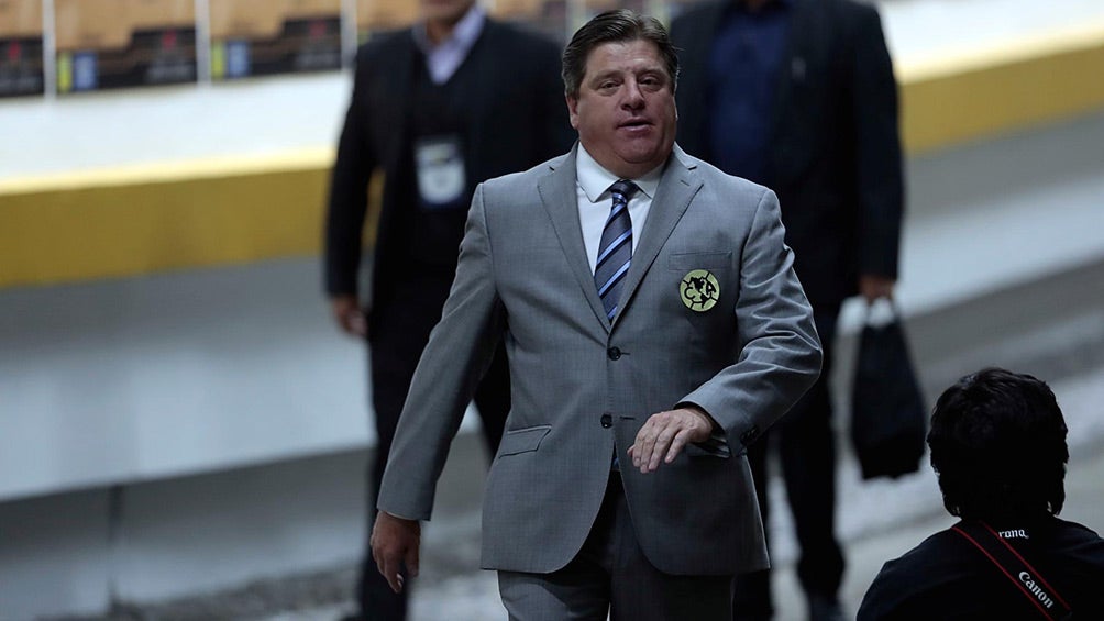 Piojo Herrera, en su entrada al Estadio Azteca