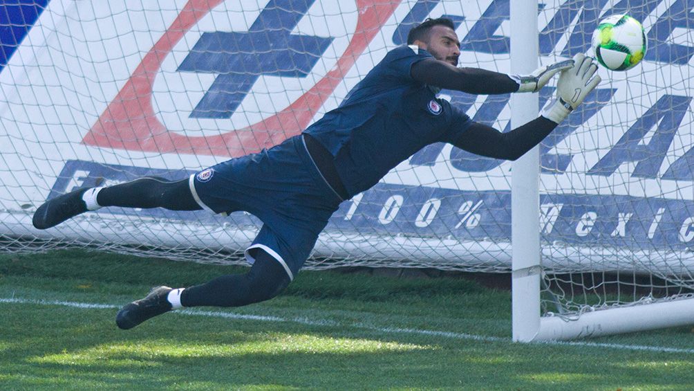 Guillermo Allison durante una práctica con Cruz Azul