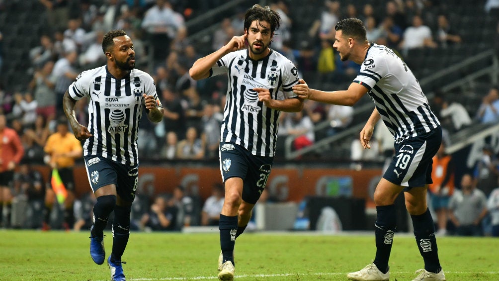 Rodolfo Pizarro celebra un gol ante Veracruz