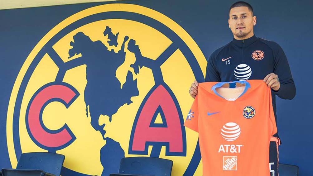 Nicolás Castillo, durante su presentación oficial con América