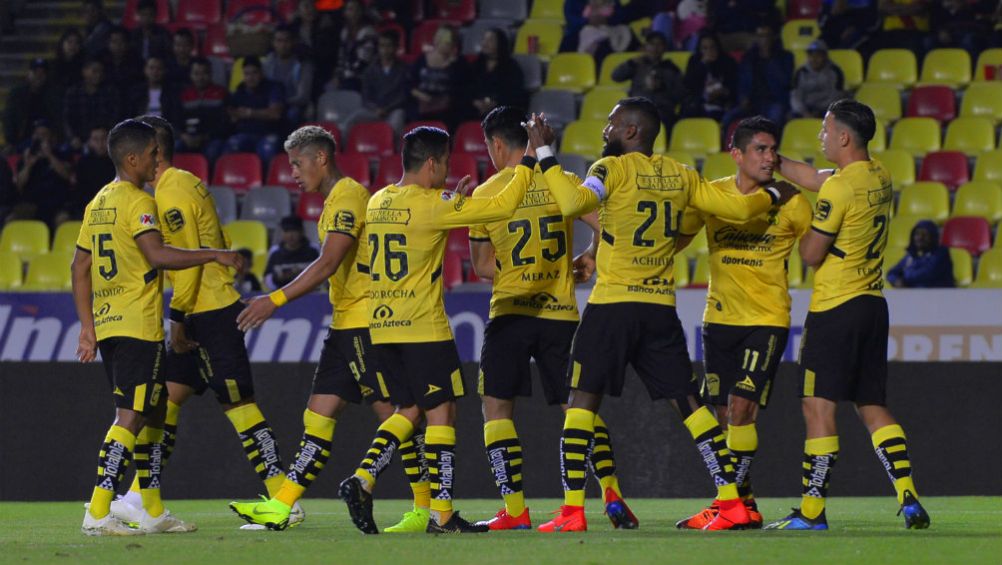 Jugadores de Morelia durante un partido