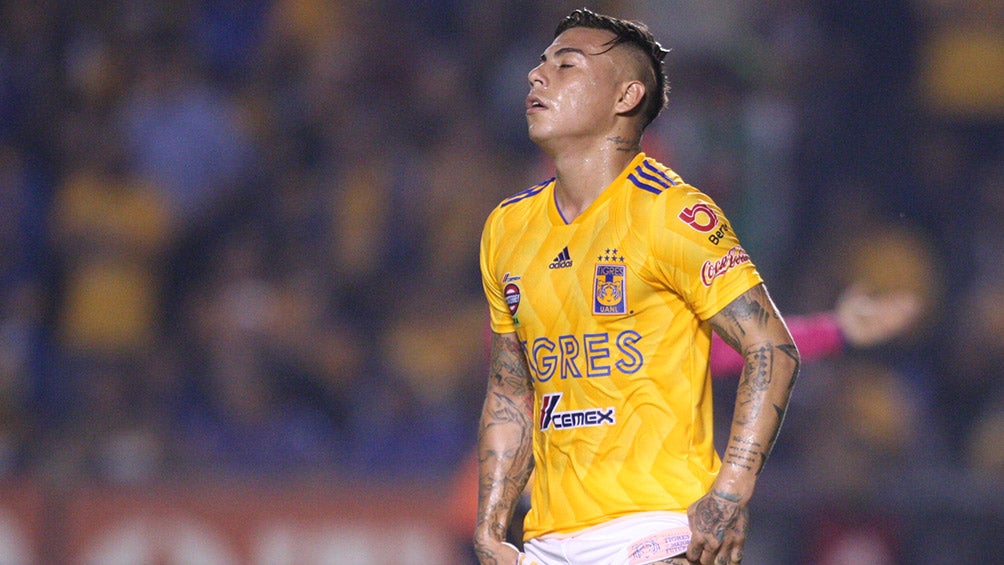 Edu Vargas se lamenta en juego de Tigres